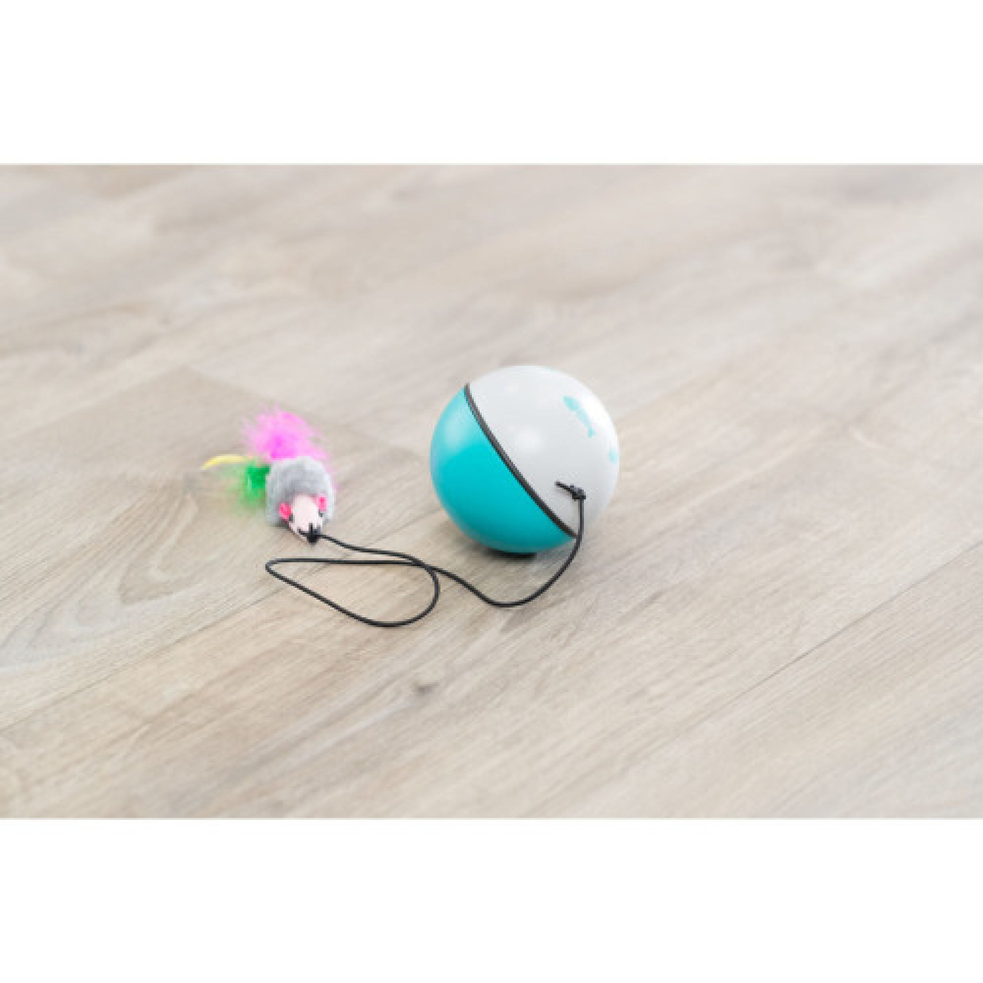Игрушка Trixie для кошек Мяч с моторчиком и мышью 9 см